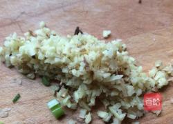 猪肉芹菜馅饺子的做法图解4