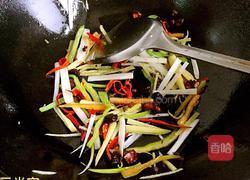 香辣葱姜爆炒嘎巴虾的做法图解5