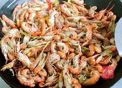香辣葱姜爆炒嘎巴虾的做法图解6