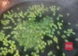 豌豆炒肉的做法图解4
