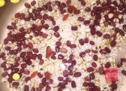 红豆薏米的做法图解2