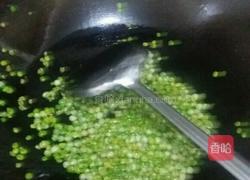豌豆炒肉的做法图解4
