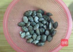 姜葱炒花甲的做法图解1