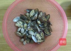 姜葱炒花甲的做法图解3