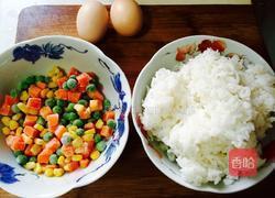 简易黄金蛋炒饭的做法图解1