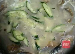 Illustration of how to make preserved egg and cucumber soup 7