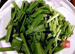 韭菜炒虾仁的做法图解2