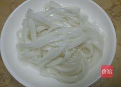 鸡蛋蔬菜炒河粉的做法图解1