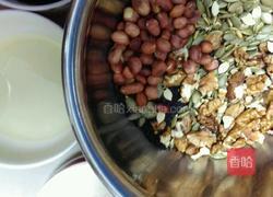 自制五仁馅的做法图解1