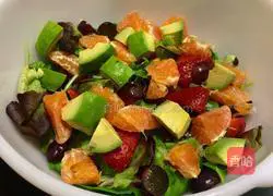 Illustration of how to make fruit and vegetable salad 6