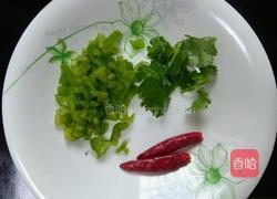 松花蛋拌豆腐的做法图解1