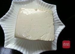 松花蛋拌豆腐的做法图解2