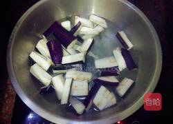 香辣茄子炒肉的做法图解2