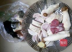 大头鱼芋头杏鲍菇碎肉汤的做法图解3