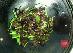 蒜苔炒黑木耳的做法图解3