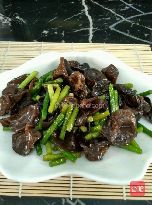 蒜苔炒黑木耳