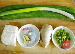 虾仁豆腐丝瓜汤的做法图解1