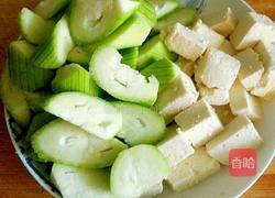 虾仁豆腐丝瓜汤的做法图解3