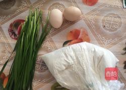 韭菜薄饼的做法图解1