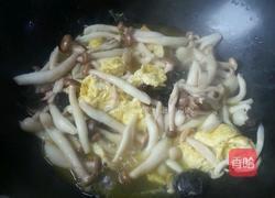蟹味菇炒鸡蛋的做法图解4