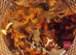 蘑菇炖乌鸡的做法图解2