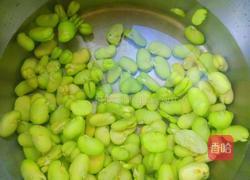水煮蚕豆的做法图解1