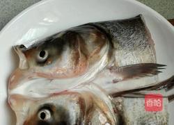 剁椒双色鱼头的做法图解1