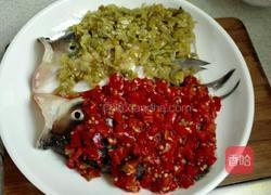 剁椒双色鱼头的做法图解5