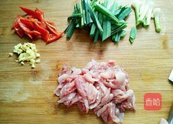 蒜苗炒肉的做法图解2