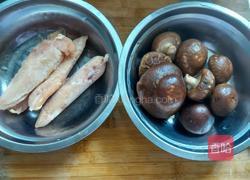 鸡肉炒香菇的做法图解1