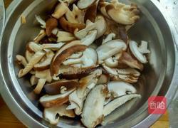 鸡肉炒香菇的做法图解2