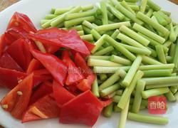 香肠炒蒜苔的做法图解4