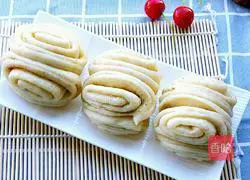 Illustration of how to make scallion, oil, pepper and salt rolls 22