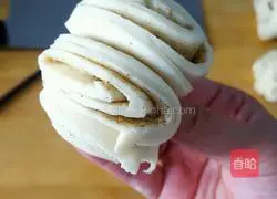 Illustration of how to make scallion oil, salt and pepper rolls 18