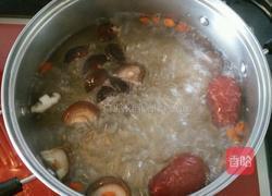 红枣香菇土鸡汤的做法图解3