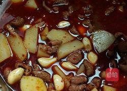 土豆烧肥肠的做法图解4