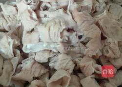 土豆烧肥肠的做法图解1