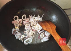 芹菜炒鱿鱼的做法图解5