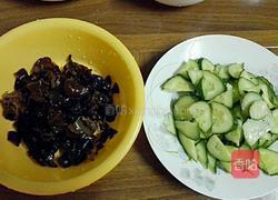 炒黄瓜木耳的做法图解2
