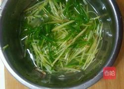 糖醋小鲫鱼的做法图解2