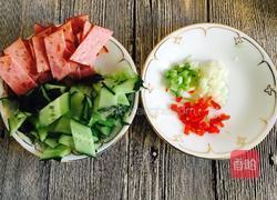 黄瓜炒火腿的做法图解2