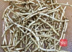 鱼腥草胡萝卜骨头汤的做法图解1