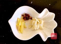 莴笋炒木耳的做法图解2