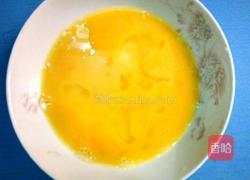 鸡蛋火腿炒银耳的做法图解3