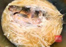 白萝卜丝鲫鱼汤的做法图解4