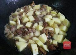 土豆牛肉的做法图解5