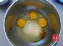 金玫瑰海绵蛋糕的做法图解2