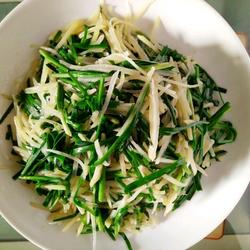 土豆丝炒韭菜的做法[图]