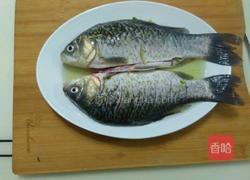 糖醋小鲫鱼的做法图解3