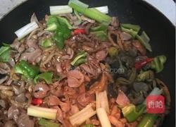 泡椒炒鸡杂的做法图解6